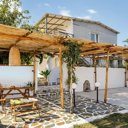 Guest house Newly Built Season