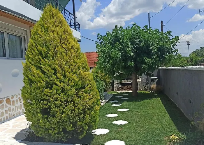 ゲストハウス Newly Built Season Néa Sílata